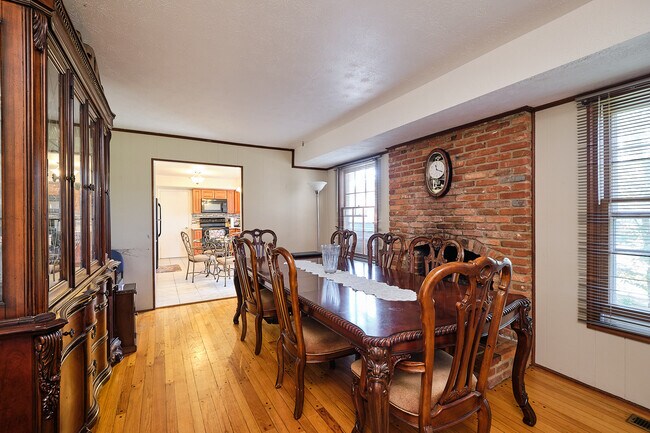 Building Photo - 9124 Orchard Brook Dr