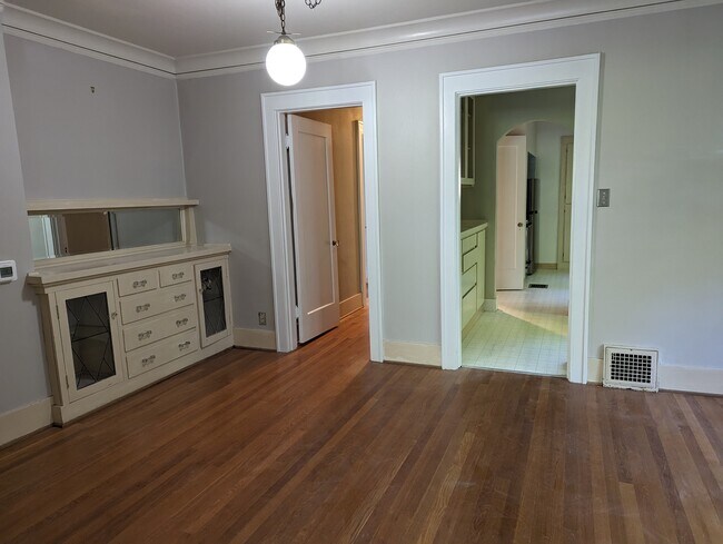 Building Photo - 2124 SE Elliott Ave