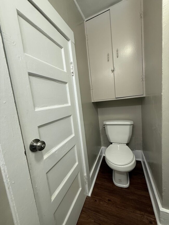 Building Photo - Fresh Paint!