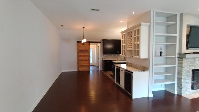 Building Photo - 710 Yucca Ave