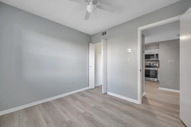 Building Photo - Charming Condo in Stonesthrow – Modern Com...