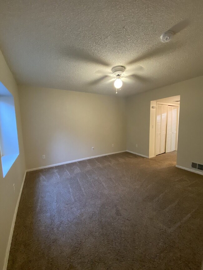 Building Photo - 3 bedroom townhouse - Plumtree