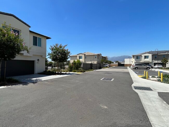 Building Photo - 54 Harmony Dr