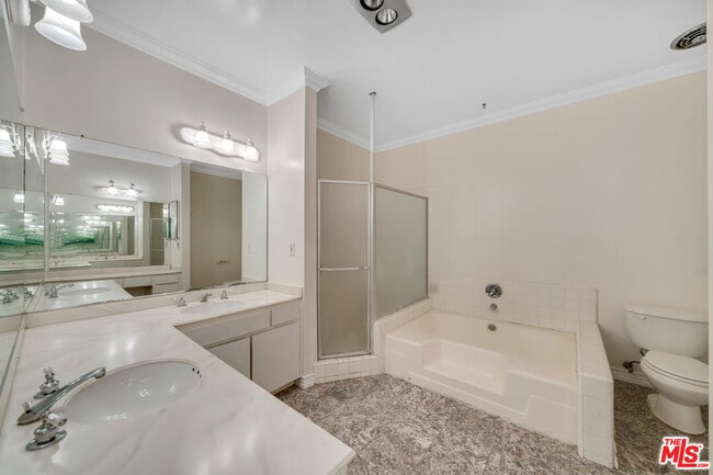 Building Photo - 12124 Goshen Ave