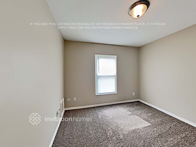 Building Photo - 5816 33rd Dr E