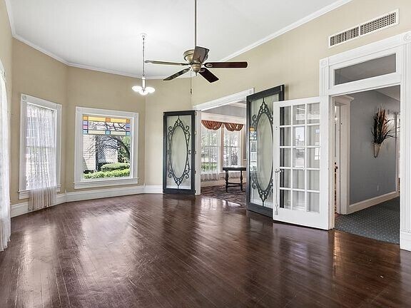 Building Photo - 250 N Main St