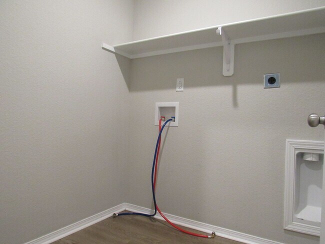 Building Photo - Contact Peggy at 501-676-1758