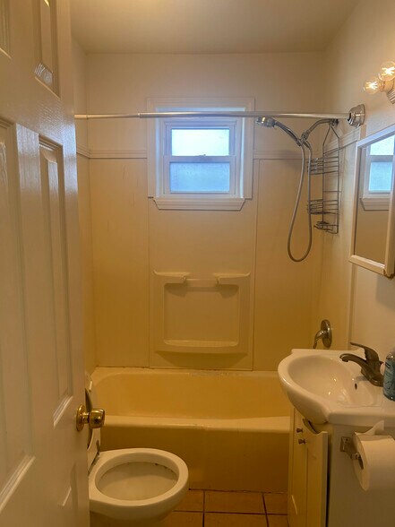 Building Photo - 2521 Law St