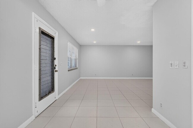Building Photo - 40 Burgundy A