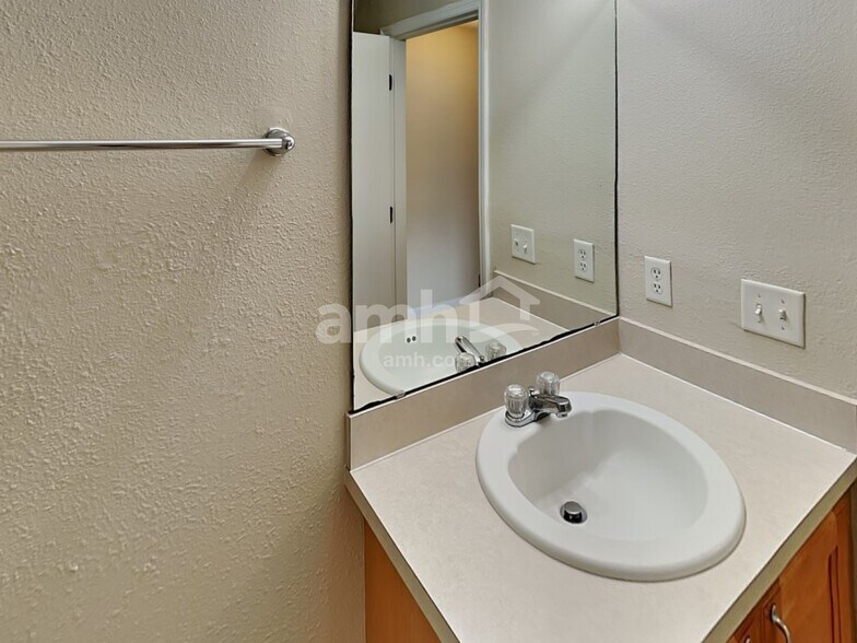 Building Photo - 2558 Britney Lakes Ln