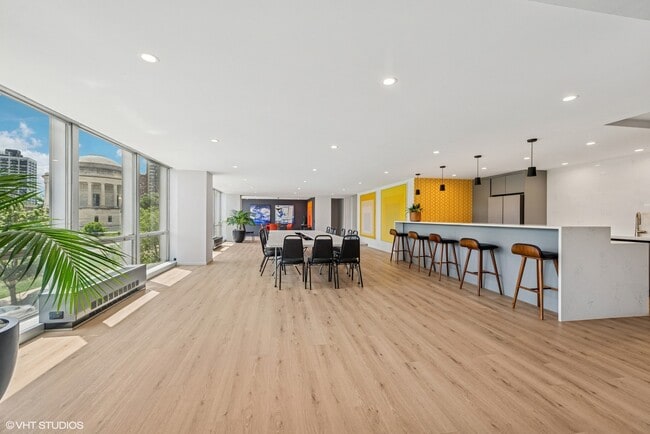 Building Photo - 340 W Diversey Pkwy