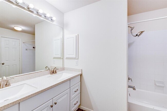 Building Photo - 15403 Redbud Dale Ct