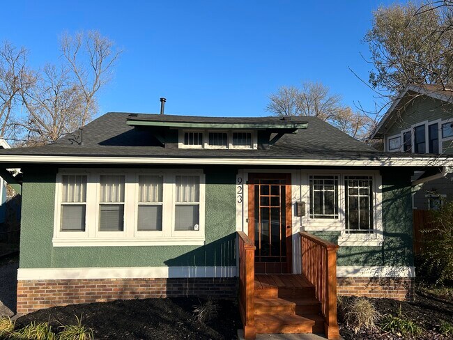 Charming updated craftsman - 923 42nd St