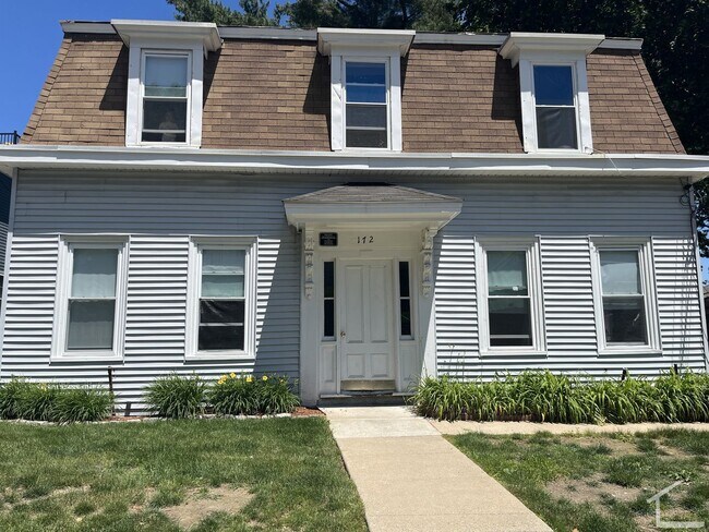 Building Photo - 172 Bigelow St