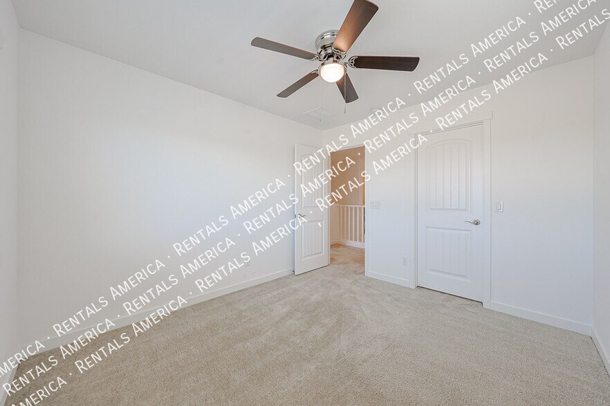 Building Photo - 6038 W Hartford Ct