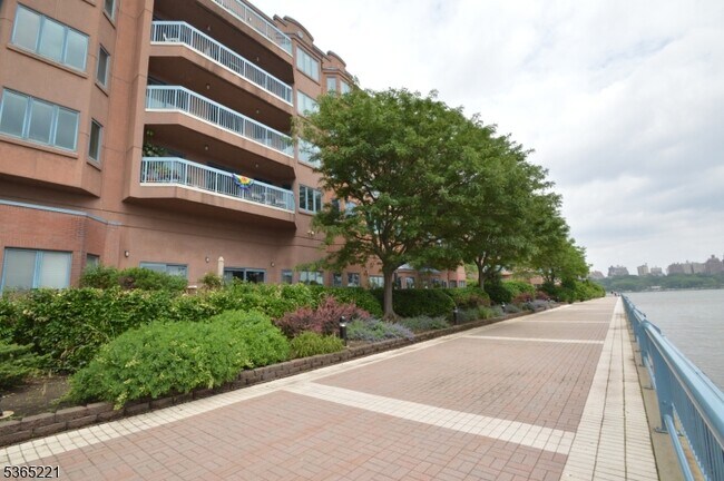Building Photo - 406 Smith Ct