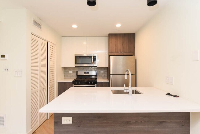 Building Photo - 959 W Grace St