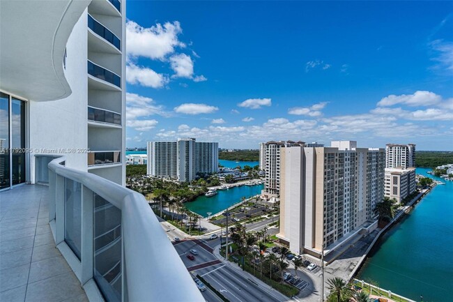 Building Photo - 16001 Collins Ave