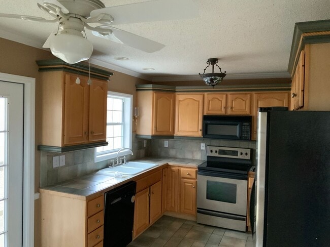 Building Photo - Coolant River Water Front 4 Bedrooms / 2 F...