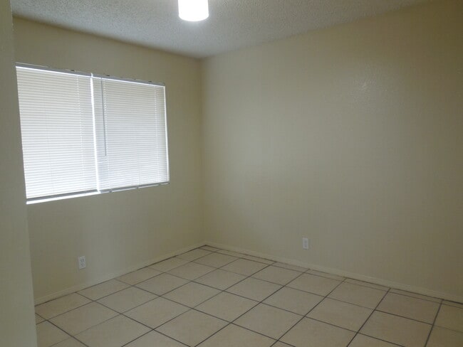 Building Photo - 839 Gaviota Ave