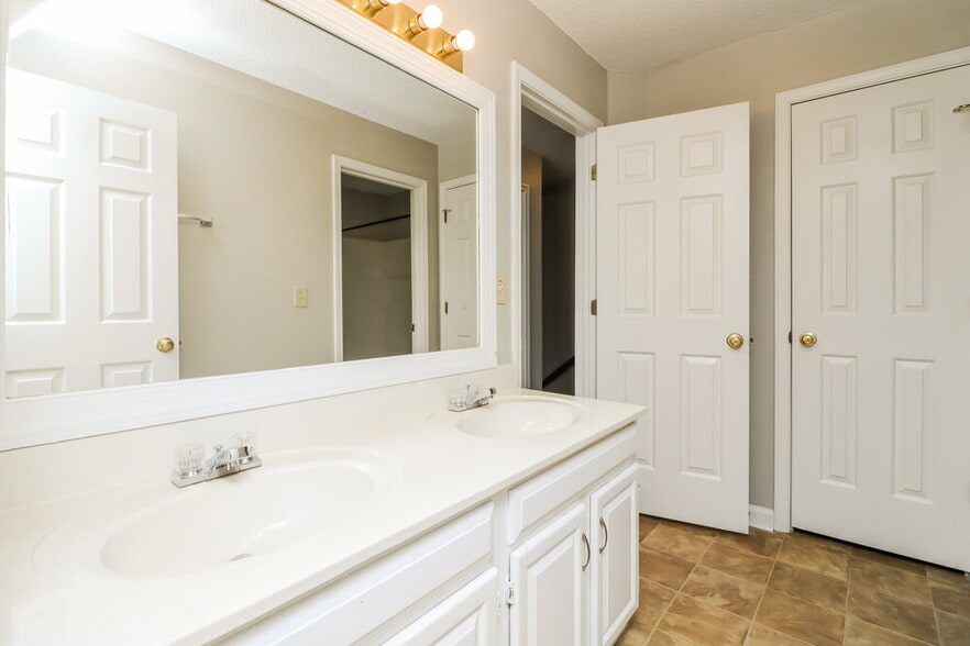 Building Photo - 1052 Laurel Valley Dr SW