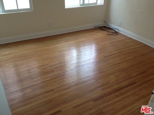 Building Photo - 440 N Orange Grove Ave