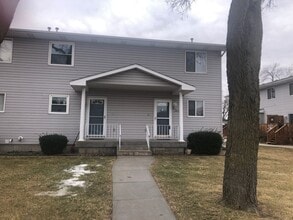 Building Photo - Beautiful 3 bed townhouse!