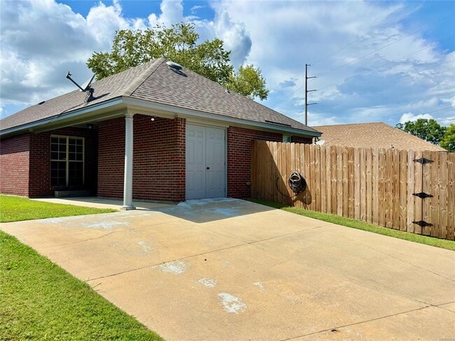 Building Photo - 1315 Cameron Ct
