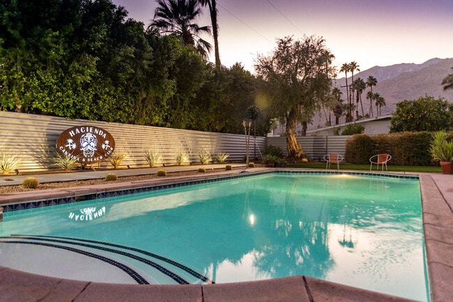 Building Photo - 1423 E San Lorenzo Rd