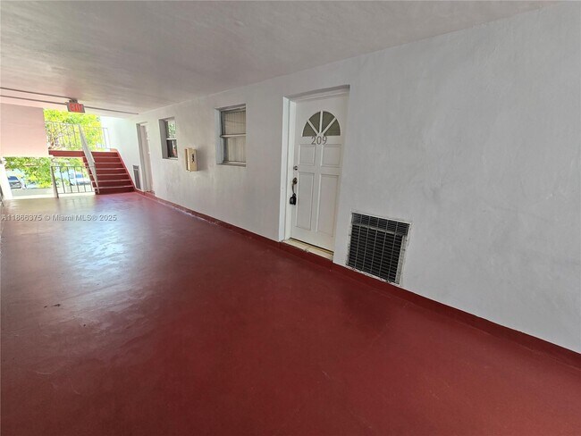 Building Photo - 120 Royal Palm Rd