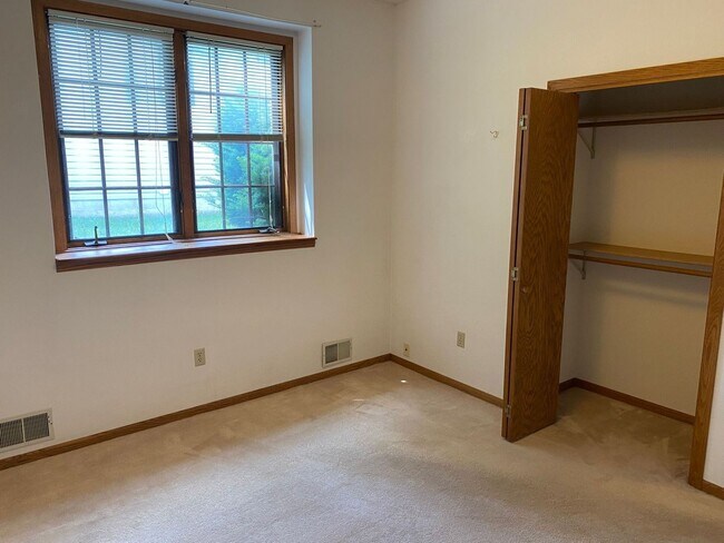 Building Photo - 4407-4409 Forest Valley Rd