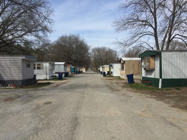 Building Photo - 402 S Ralph St