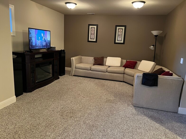 Living area 1 - 16521 124th Ave NE