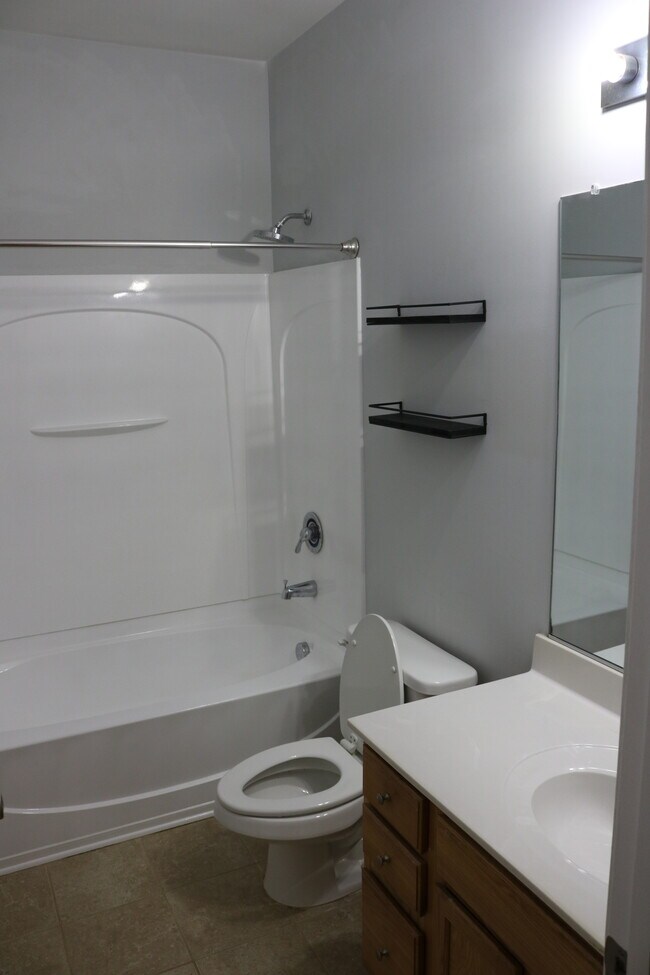 Building Photo - 1564 Walnut View Dr