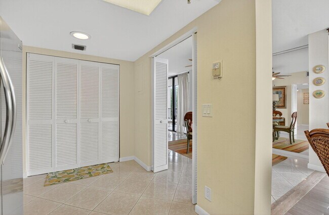 Building Photo - 6805 Willow Wood Dr