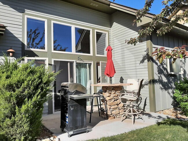 Building Photo - 135 Eaton Dr