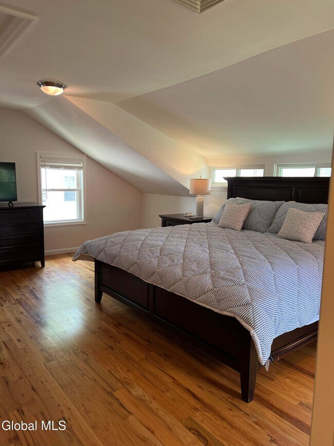 Building Photo - 165 Lake Ave