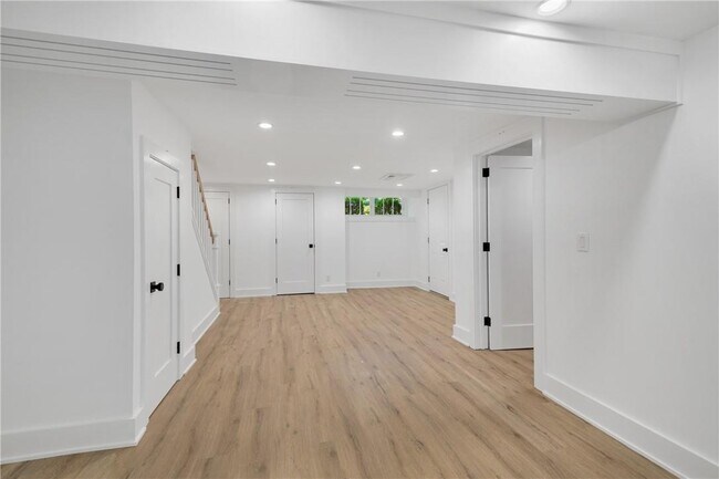 Building Photo - 14 Coralyn Rd