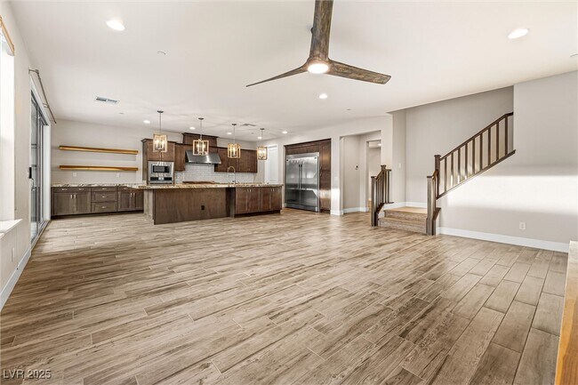 Building Photo - 4631 Amazing View St