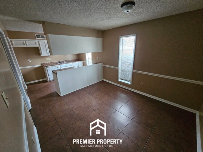 Building Photo - 6386 Midsummer Way