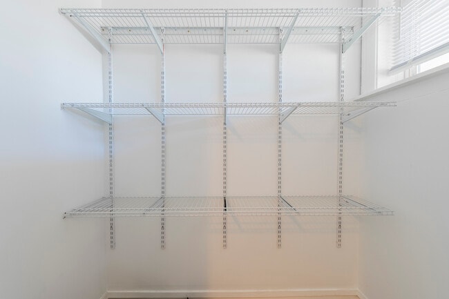 Building Photo - 7831 S Kingston Ave