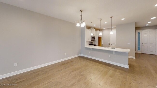 Building Photo - 8273 Loren Cove Dr