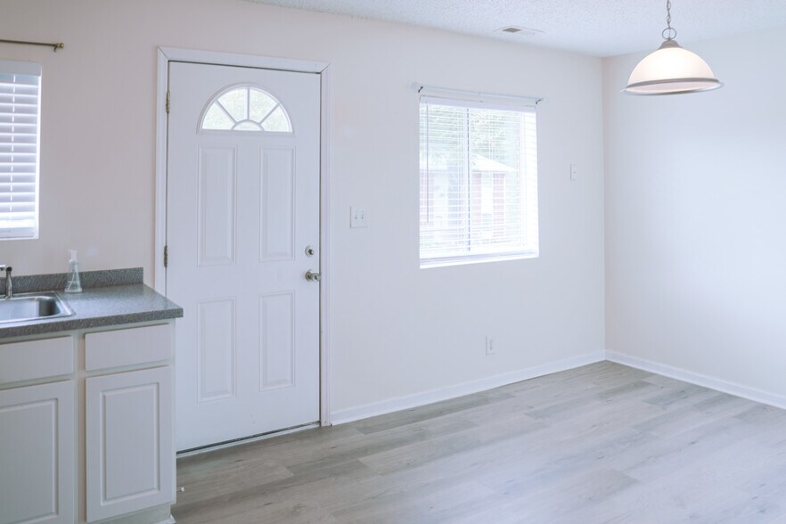 Building Photo - 41 Beri Dr