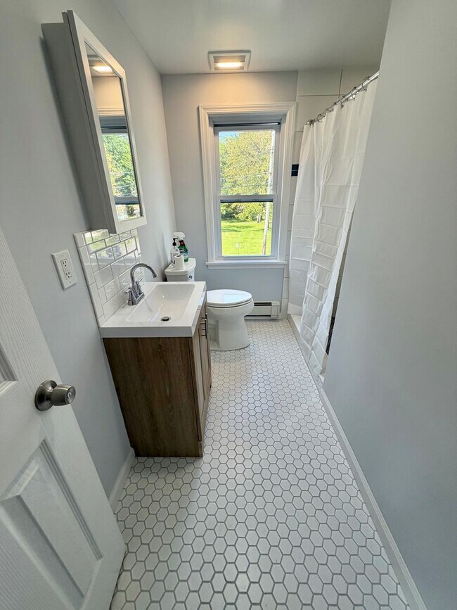 Building Photo - FOR RENT: Charming Remodeled Arts & Crafts Home in Monticello