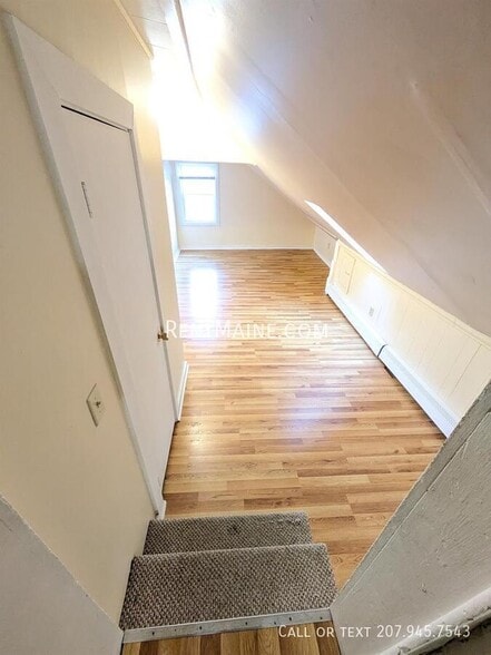 Building Photo - 28 Autumn St