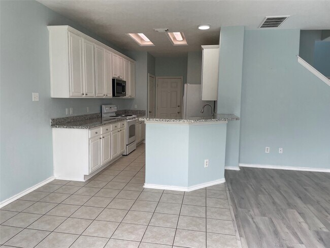 Building Photo - 9022 Elm Drake Ln