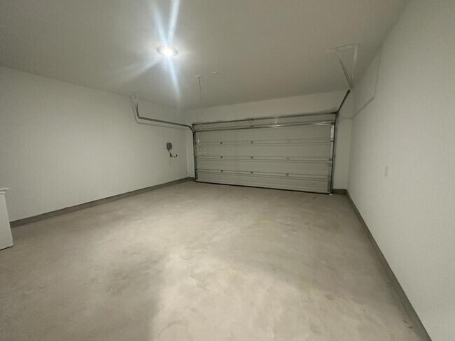 Building Photo - 1018 Ascari Ct