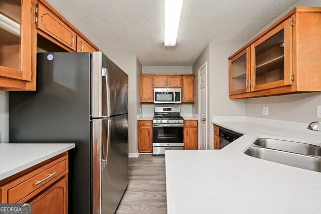 Building Photo - 325 Countryside Ln