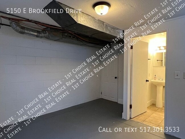 Building Photo - 5150 E Brookfield Dr