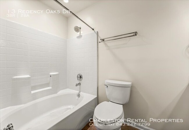 Building Photo - 13 Regency Oaks Dr
